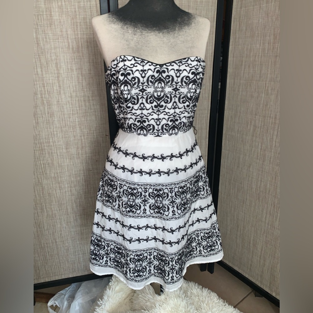 WHBM sleeveless black and white embroidered party dress